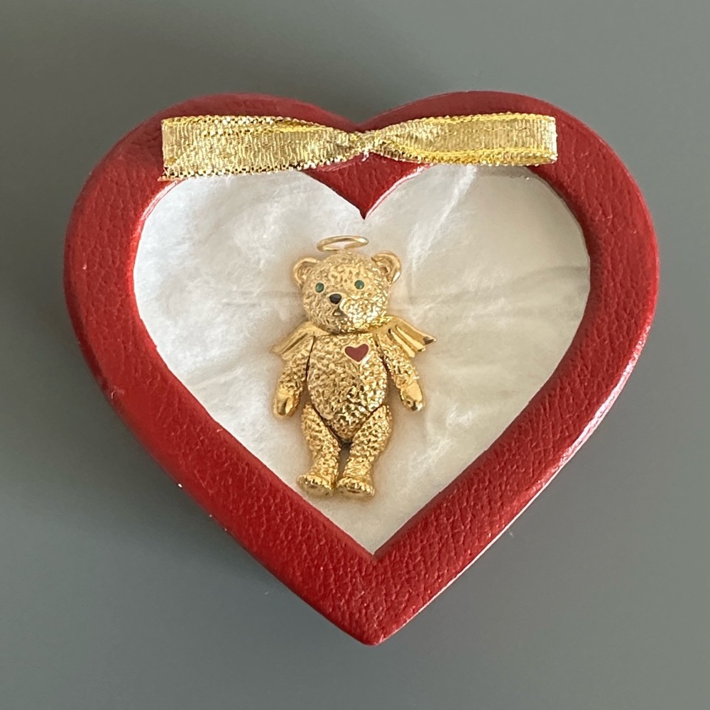 The Bear Club Batya 1996 Gold Tone Teddy Bear Angel Green Eyes Brooch Pendant